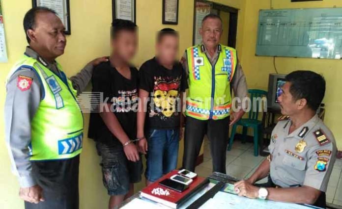 Dua bocah ingusan ini terpaksa diamankan di Mapolsek Wonosalam