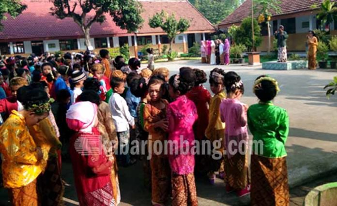SDN Bareng 3, Kecamatan Bareng Kabupaten Jombang saat peringati Hari Kartini