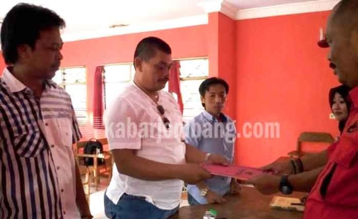 Abdul Khodir mendaftar bacabup di PDIP Jombang