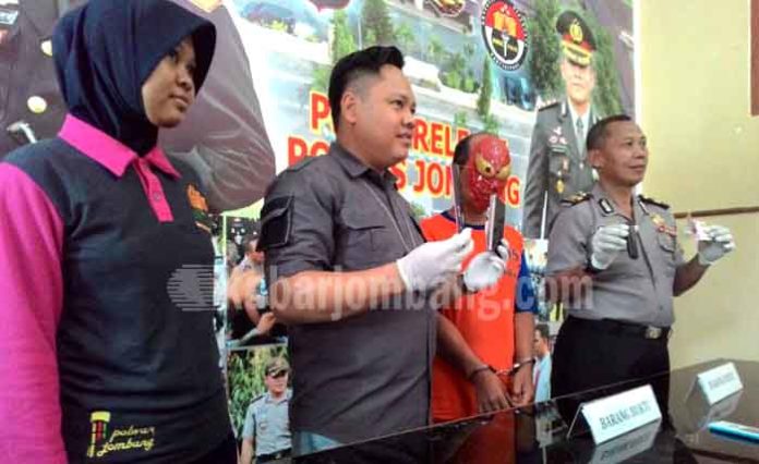 Pelaku mucikari saat dirilis di Mapolres Jombang