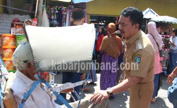 Bupati Jombang saat blusukan di kawasan Pasar Citra Niaga