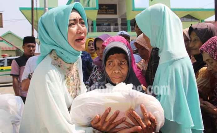 Kemendagri gelar pasar murah di Ponpes Mambaul Maarif Denanyar Jombang