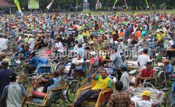 Ribuan abang pecak dan pemulung di Jombang