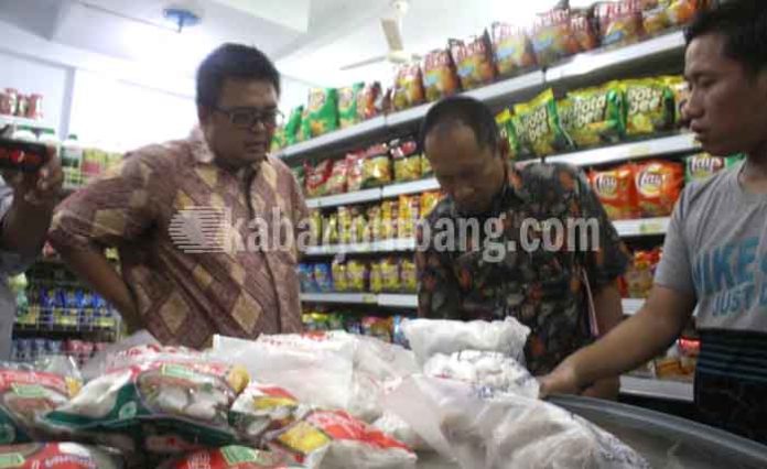 Sidak Diperindag Provinsi Jatim di Minimarket di Jombang