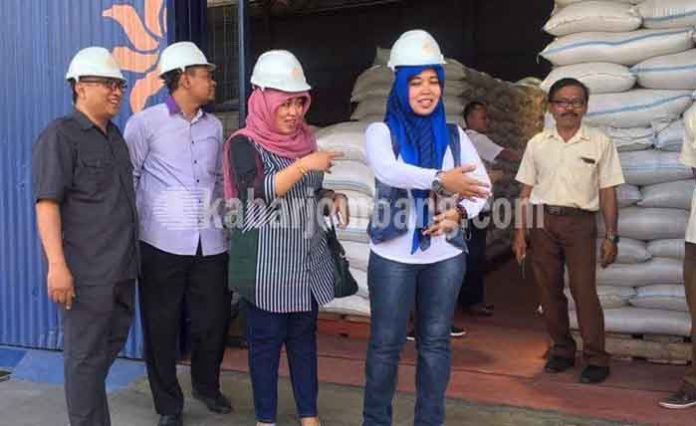 Komisi B DPRD Jombang saat melakukan sidak ke gudang Bulog