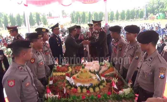 Tumpeng di HUT TNI