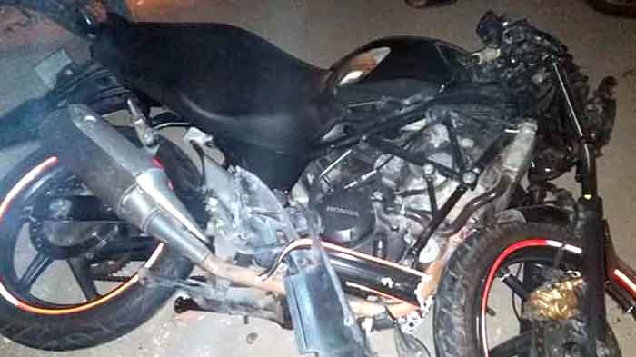 Salah satu sepeda motor yang terlibat kecelakan di Jalan Raya Dusun/Desa Bandung, Kacamatan Diwek, Kabupaten Jombang, Jawa Timur, Selasa (26/5/2019) malam.