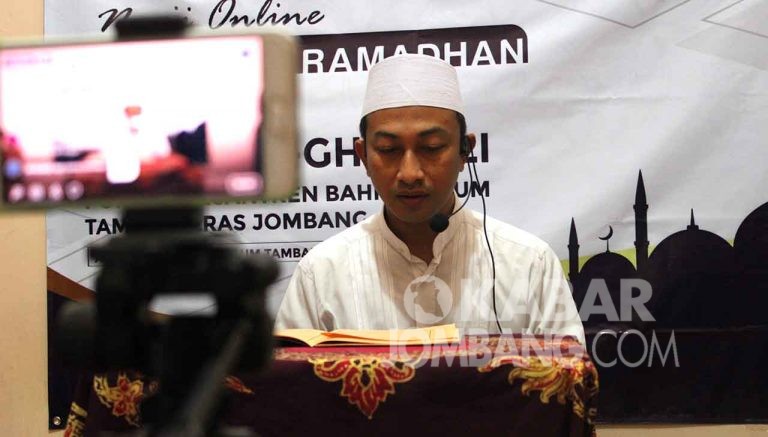 Ramadan Saat Covid-19 Melanda, Pesantren Bahrul Ulum Gelar Mengaji ...