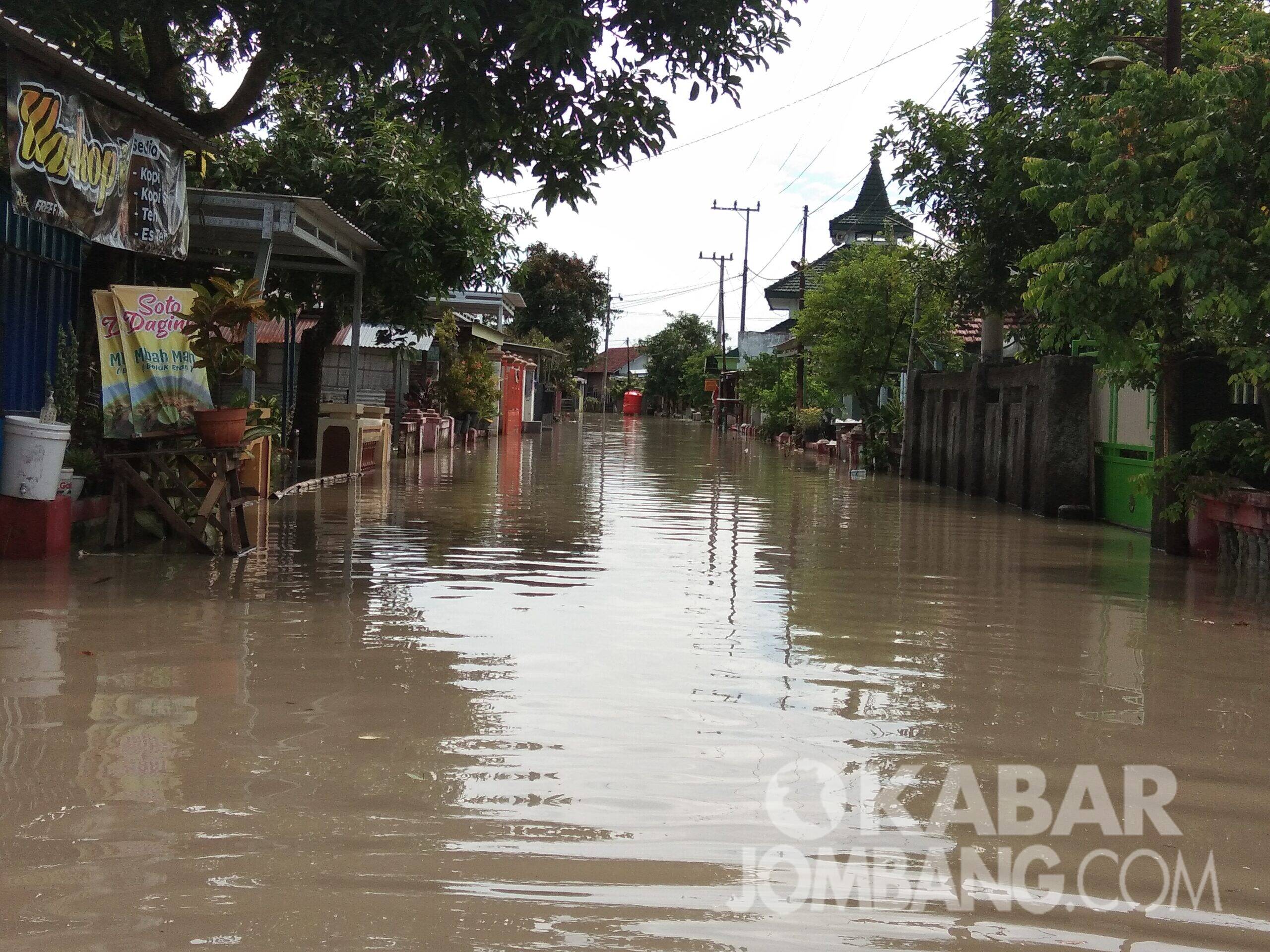 Banjir di Dusun Beluk, Desa Jombok, Kecamatan Kesamben, Kabupaten Jombang, hingga hari ketiga belas belum surut Rabu (13/1/2021). KabarJombang.com/Anggraini/
