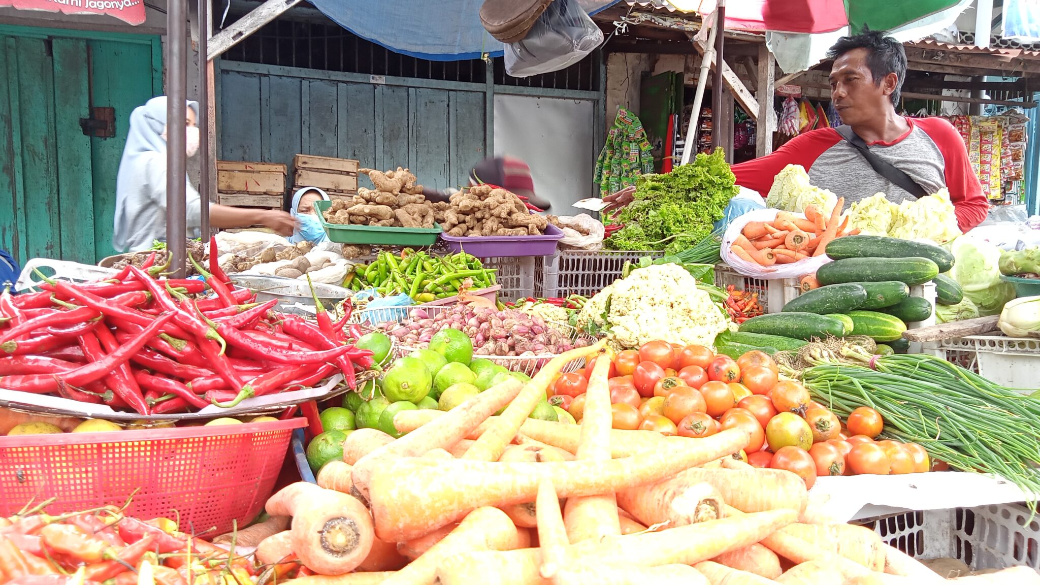 Harga Komoditi Pangan Di Pasar Legi Jombang, Cabai Rawit Masih Bertahan ...