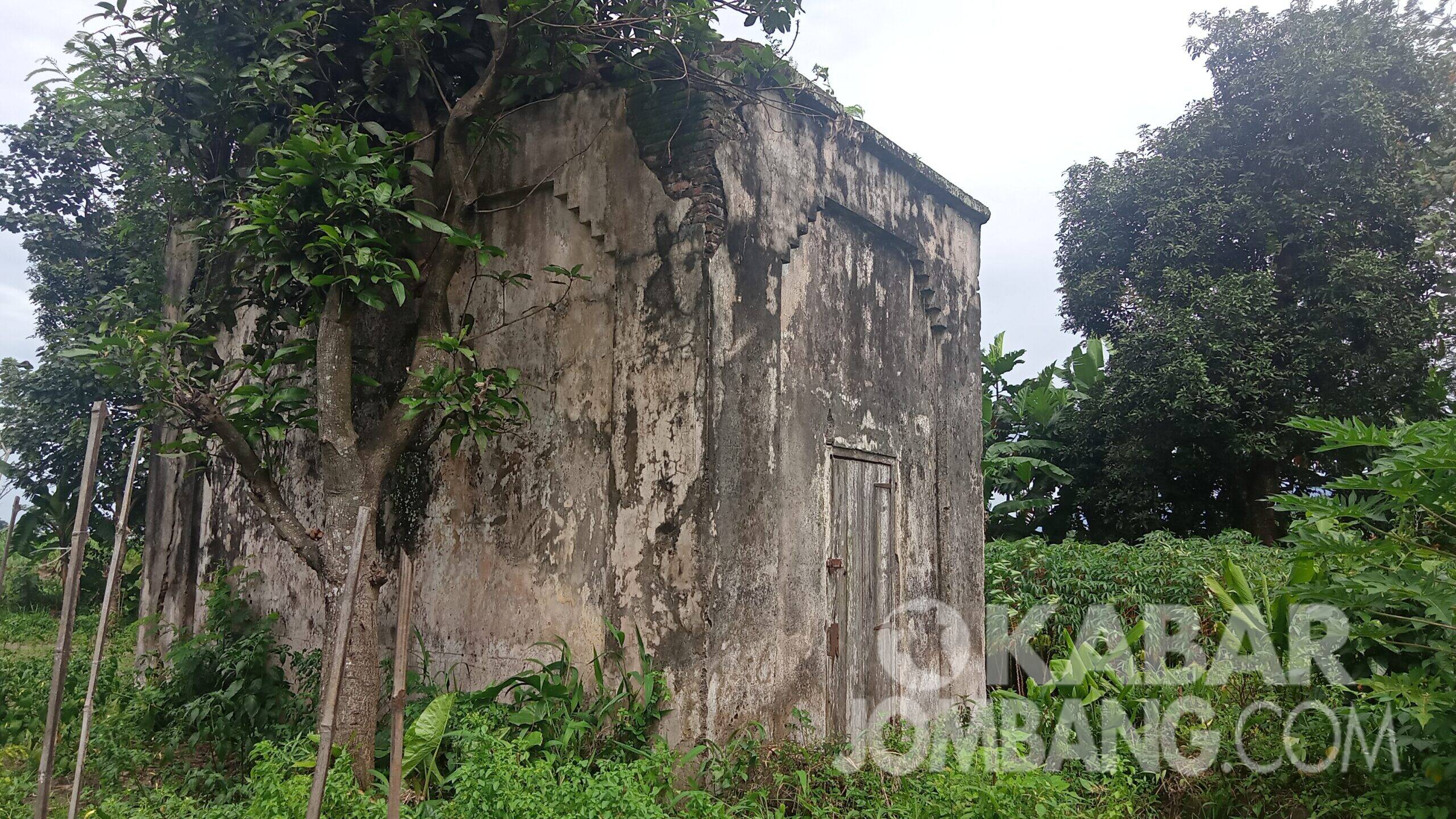 Tandon air bekas di bekas stasiun kereta api uap peninggalan kolonial Belanda di Desa Pucangro Gudo Kabupaten Jombang. Kabarjombang.com/Daniel Eko/