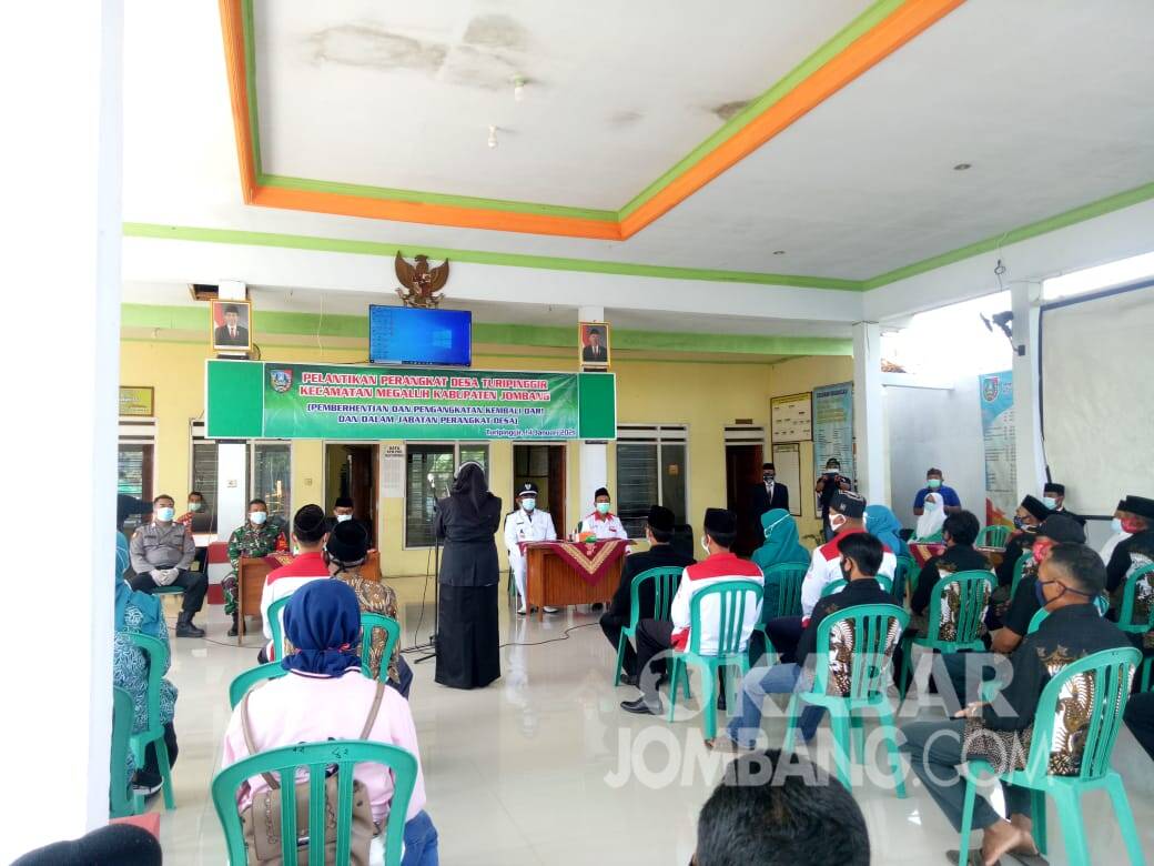 Prosesi pelantikan Sekdes Turipinggir Kecamatan Megaluh Kabupaten Jombang, Kamis (14/1/2021). KabarJombang.com/Diana Kusuma N/