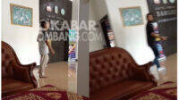 Tangkapan layar calo keluar masuk kantor Samsat Jombang. KabarJombang.com/Anggraini Dwi/