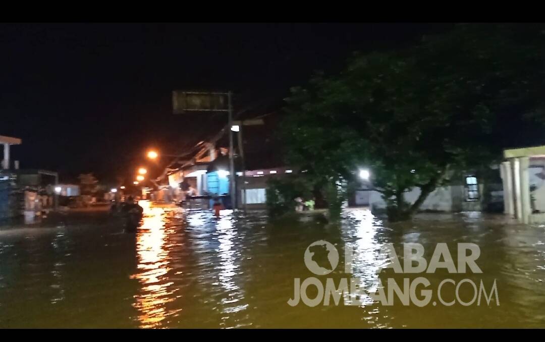 Banjir menggenangi Desa Selorejo Kecamatan Mojowarno Kabupaten Jombang. Kabarjombang.com/Ayu Tifani/