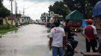 Kemacetan di Bandarkedungmulyo Jombang akibat jalan raya tergenang air. KabarJombang.com/Diana Kusuma/