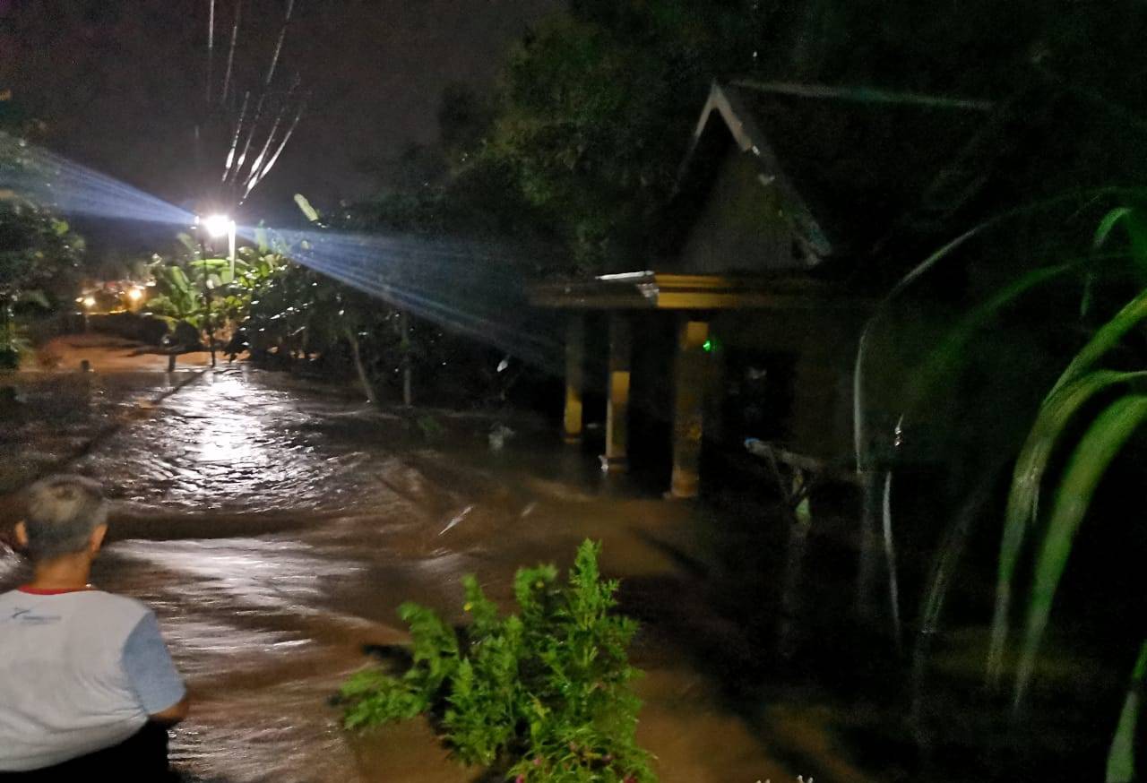 Banjir menggenangi wilayah Banjaragung Bareng. (Istimewa)
