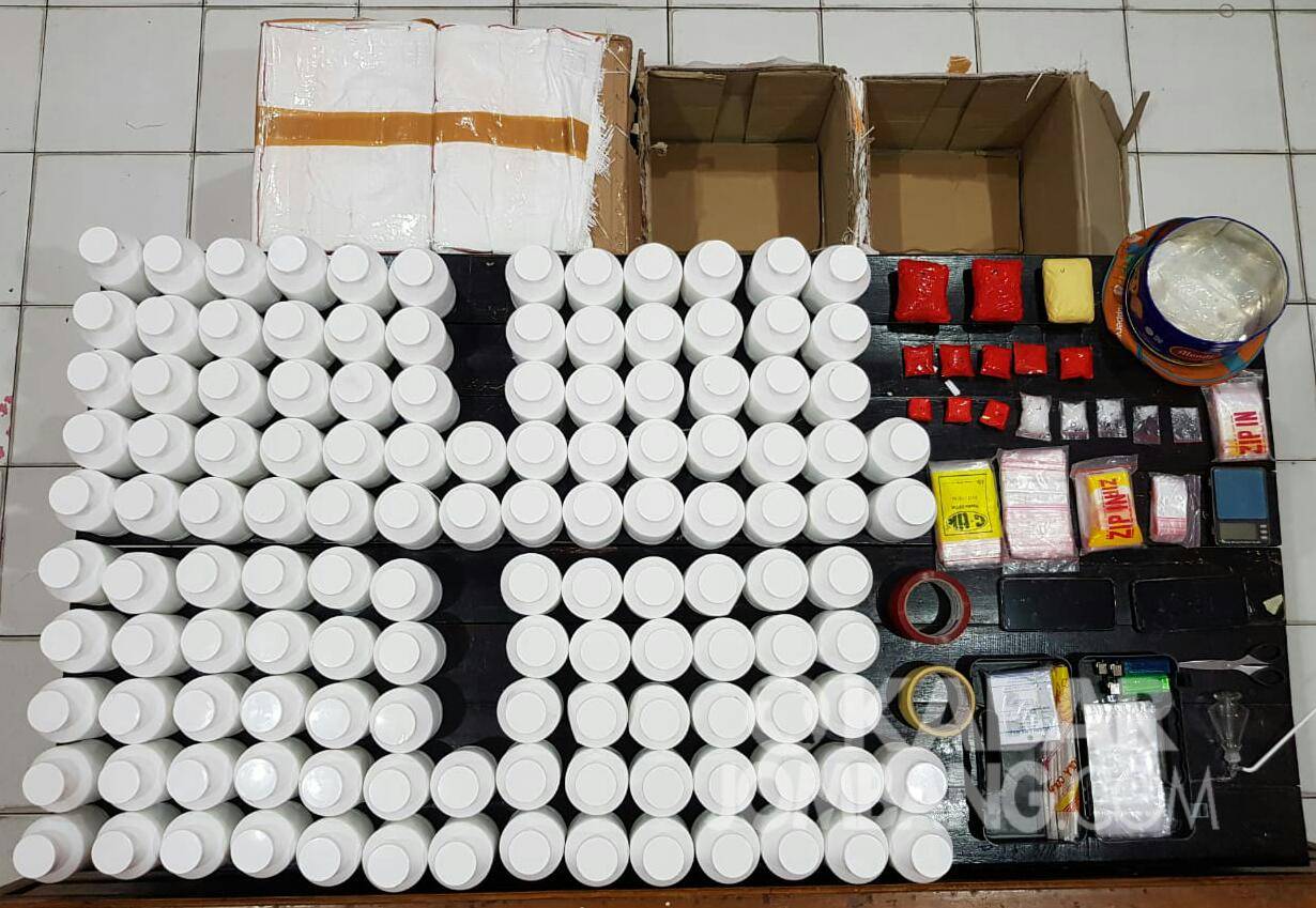 Barang bukti ribuan butir pil koplo logo Y yang diamankan dari pasangan suami istri asal Mojoagung Jombang. KabarJombang.com/Istimewa/