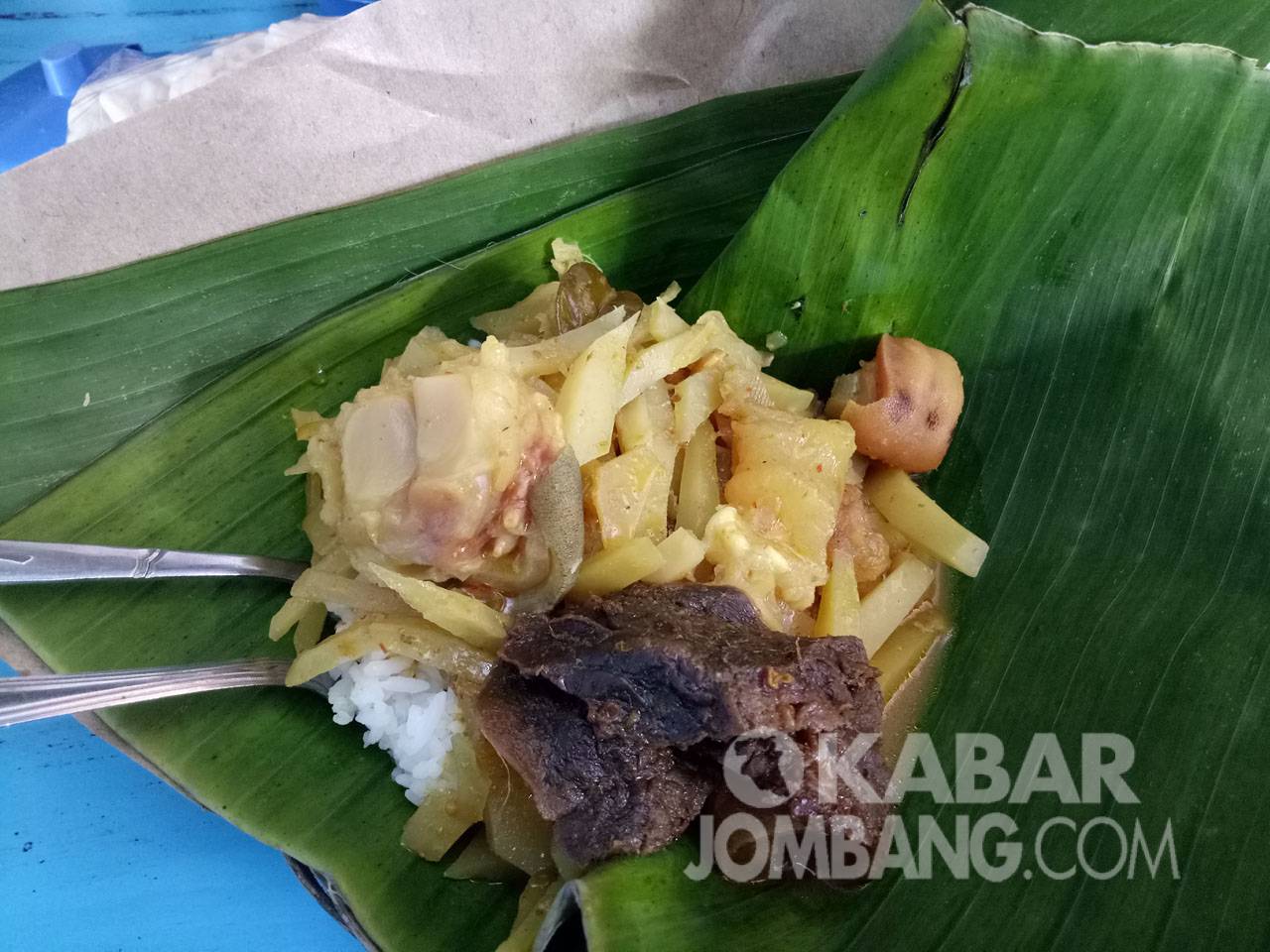 Nasi kikil di Mojosongo Kecamatan Diwek, Kabupaten Jombang. KabarJombang.com/Diana Kusuma Negara/