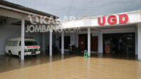UGD klinik di Desa Gondangmanis Kecamatan Bandar Kedungmulyo Kabupaten Jombang tergenang banjir akibat sungai avur Brawijaya. KabarJombang.com/Diana Kusuma/