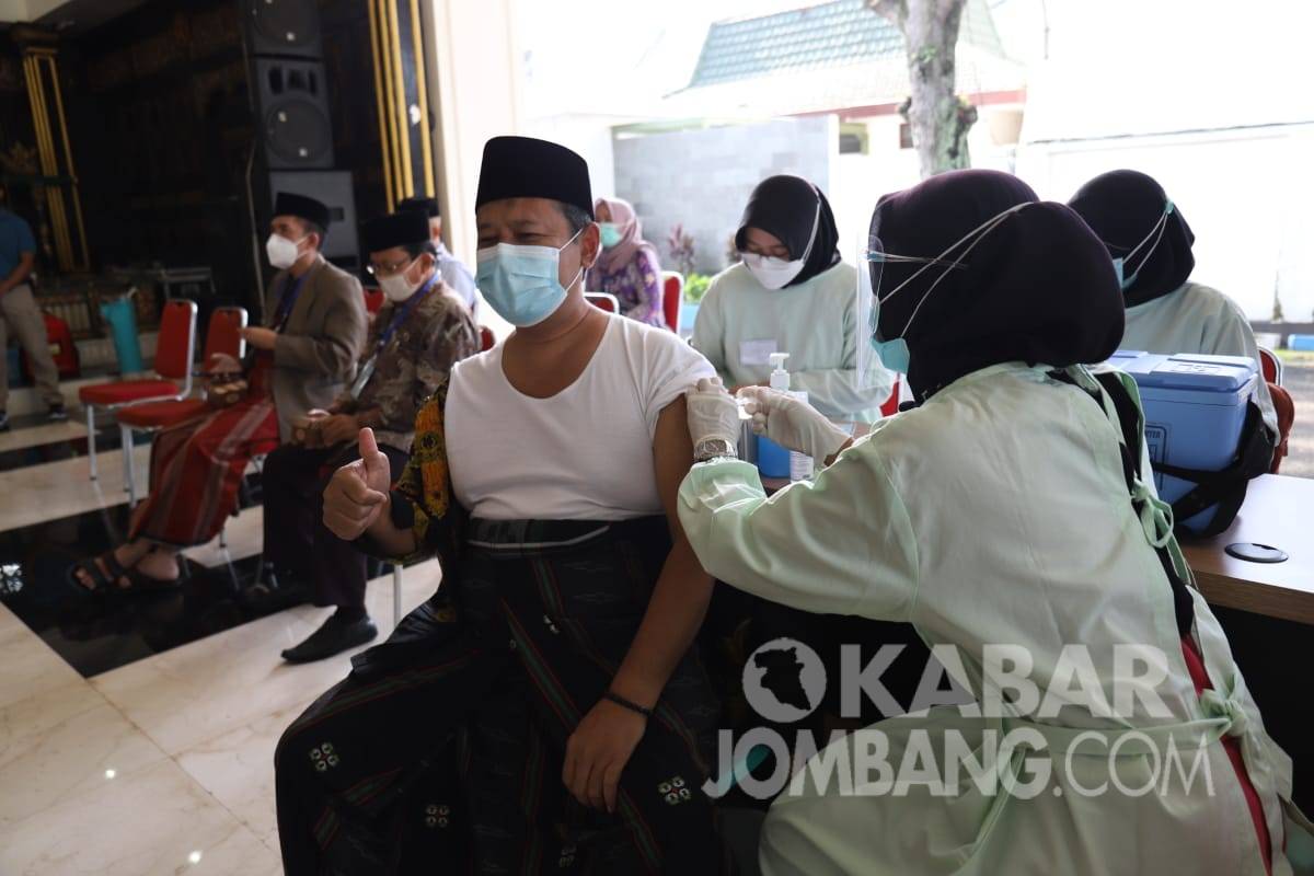 Tokoh agama, masyarakat dan pengasuh pondok pesantren di Jombang menjalani vaksinasi covid-19, Jumat, 26 Februari 2021. KabarJombang.com/istimewa/