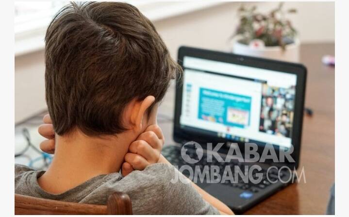 Tips Bagi Orang Tua Mendampingi Anak Sekolah Online di Rumah
