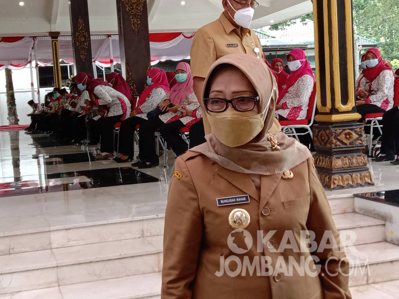 Bupati Jombang Mundjidah Wahab usai pelantikan pengurus perhimpunan penyuluh pertanian (Perhiptani), Senin (29/3/2021). KabarJombang.com/Anggraini Dwi/