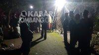Prosesi pemakaman anggota Banser yang meninggal saat jadi imam salat tarawih di Desa Dukuhdimoro Mojoagung Jombang.