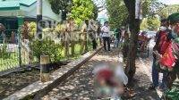 Jenazah tukang becak yang tewas mendadak sebelum dievakuasi di jalan Bupati R Soedirman (eks jalan Patimura) Kabupaten Jombang, Senin (5/4/2021). KabarJombang.com/Dea Yogie/