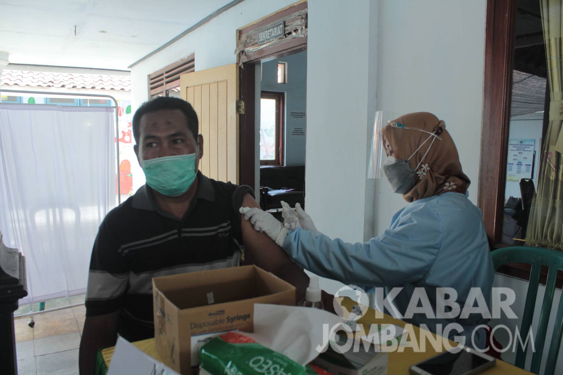 Proses vaksinasi covid-19 di Jombang. KabarJombang,com/Daniel Eko/