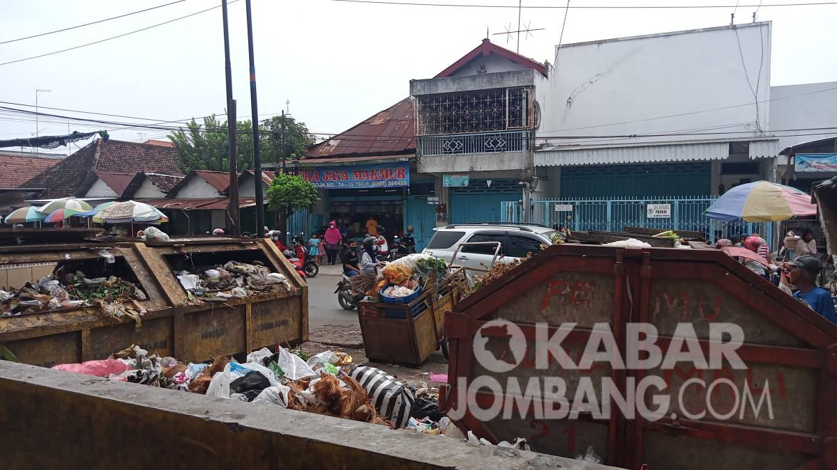Tempat pembuangan sampah pasar legi Jombang. Kabarjombang.com/Daniel Eko/
