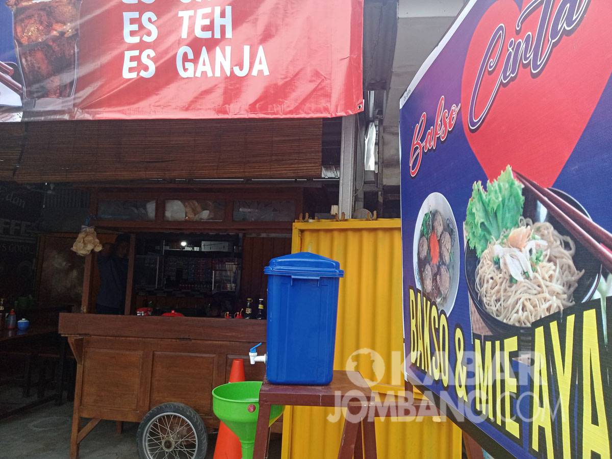 Kedai bakso cinta di jalan raya Tembelang-Ploso Jombang. KabarJombang.com/M Fa'iz/
