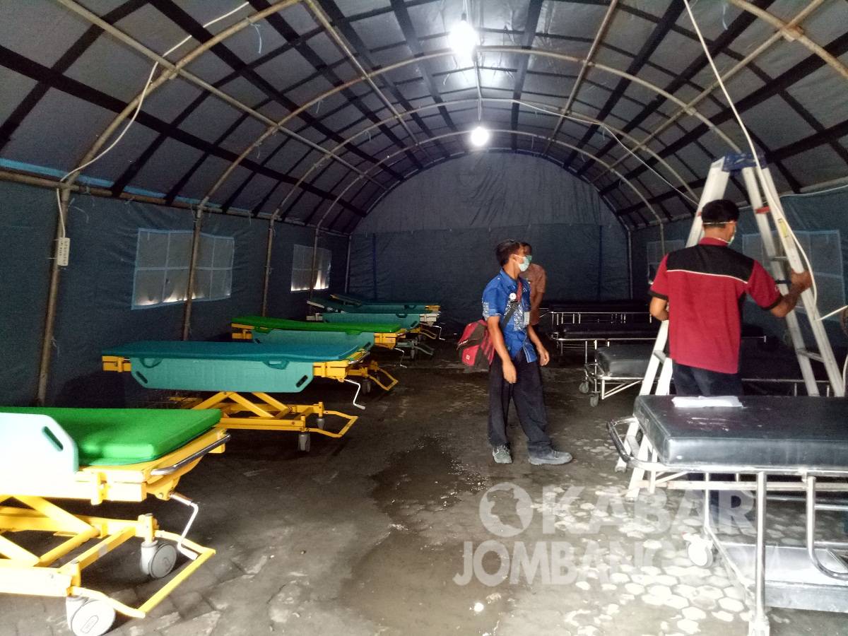 Tenda darurat perawatan pasien covid-19 di RSUD Jombang. KabarJombang.com/Diana Kusuma/