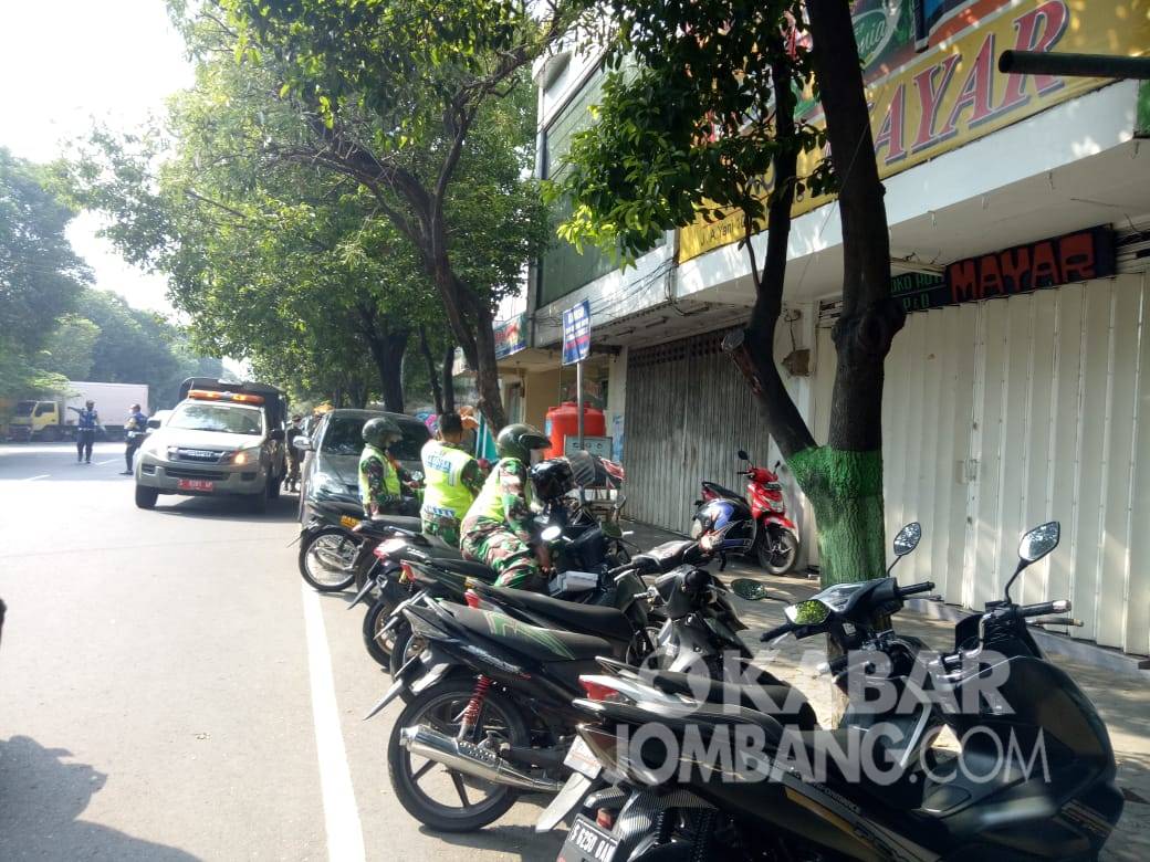 Kondisi toko roti di Jombang yang ditutup karena karyawannya dikabarkan positif. KabarJombang.com/Diana Kusuma/