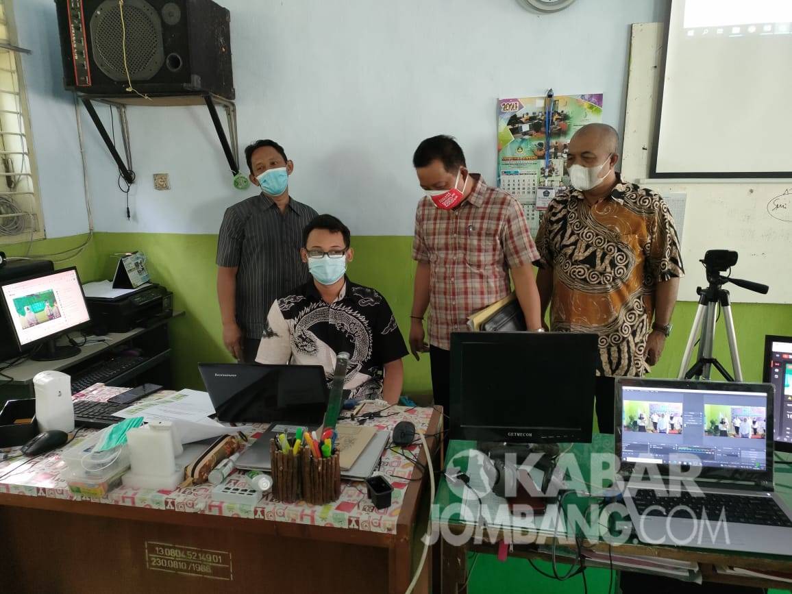 MPLS secara virtual di studio SMPN Jombang.