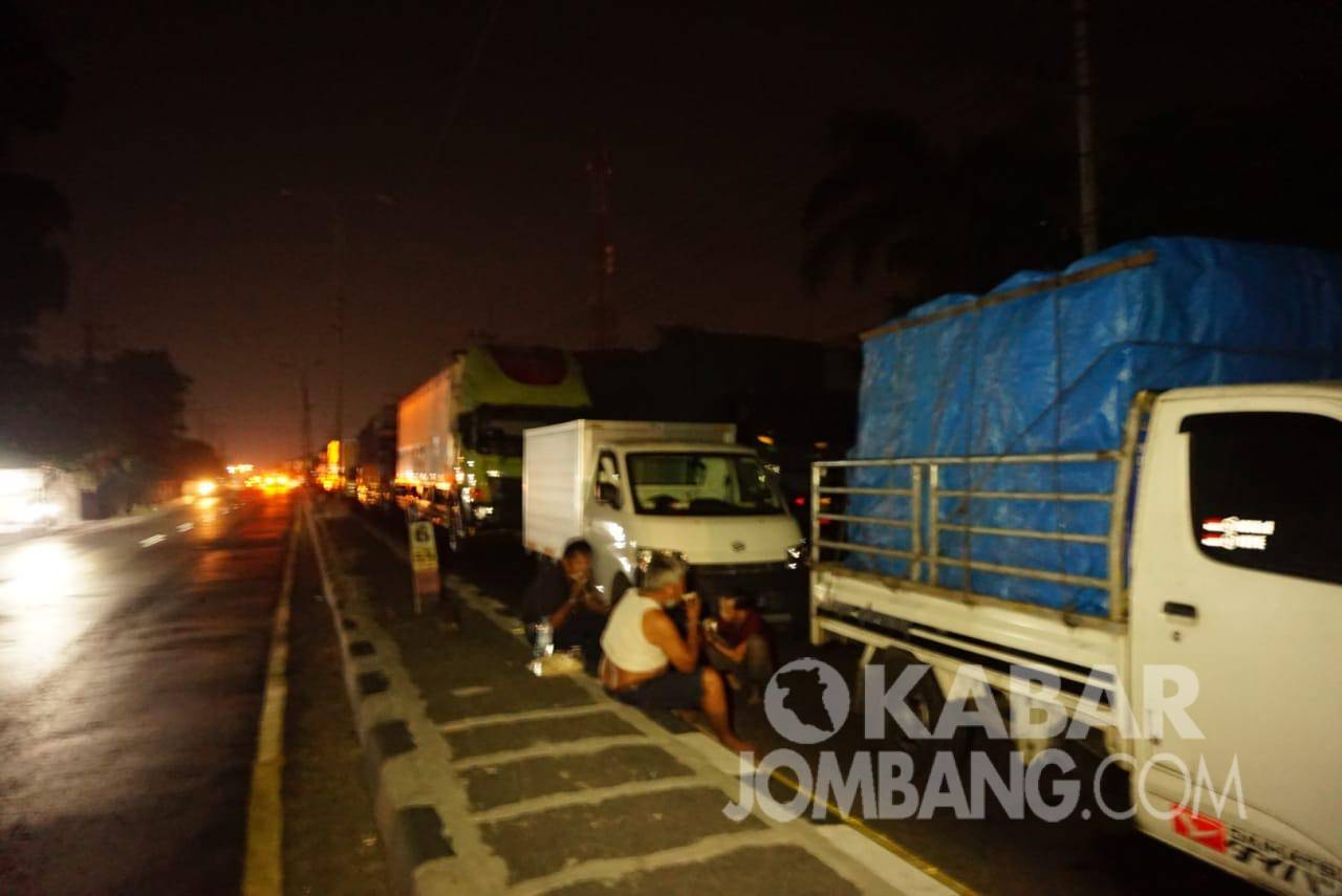 Kemacetan di ring road Mojoagung, Jombang, Selasa (13/7/2021) malam. Kabarjombang.com/M Lutfi H/