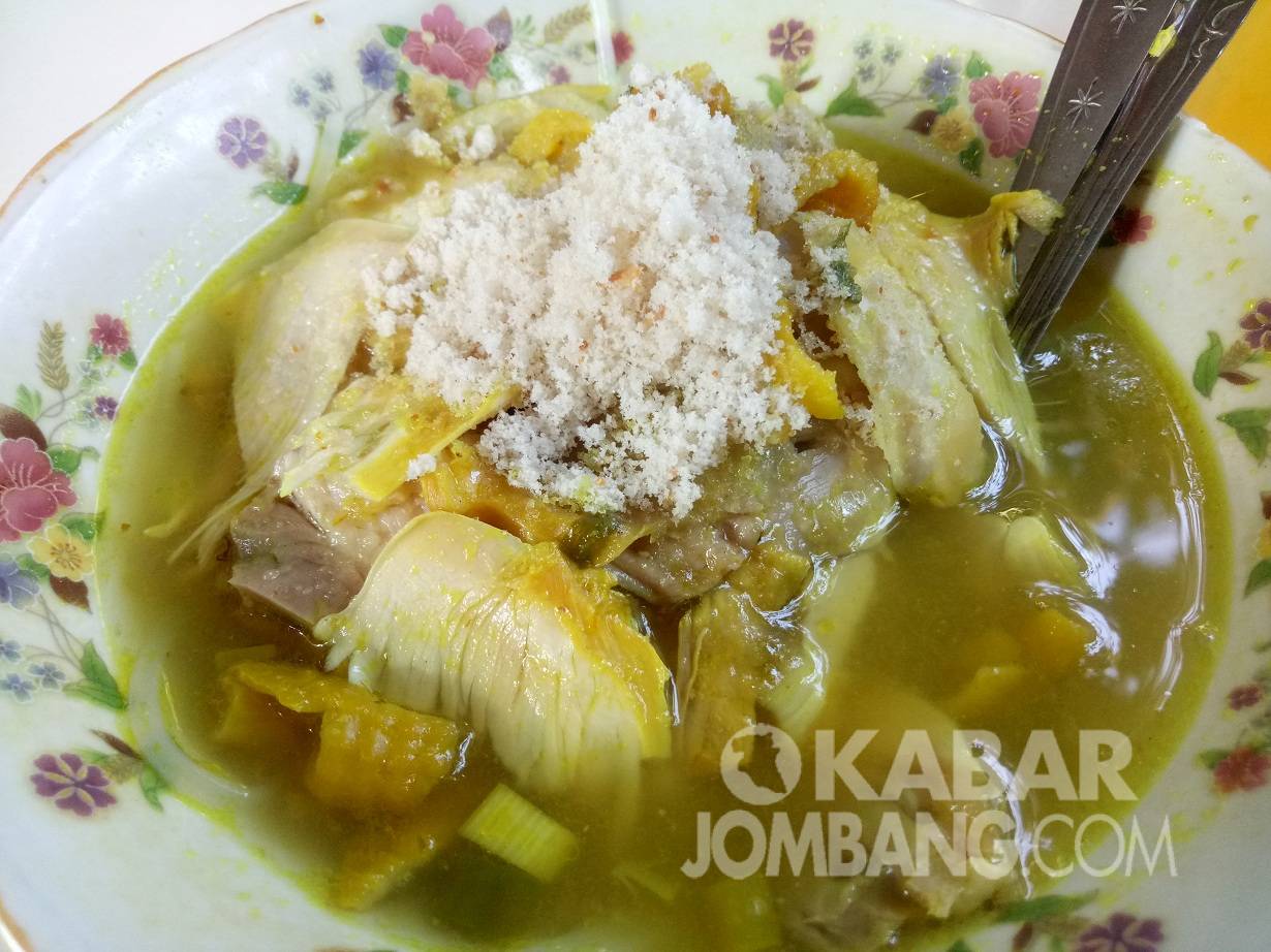 Pilihan Makan Pagi dengan Soto Ayam Kampung Nglaban yang Terkenal di Jalan Airlangga Jombang