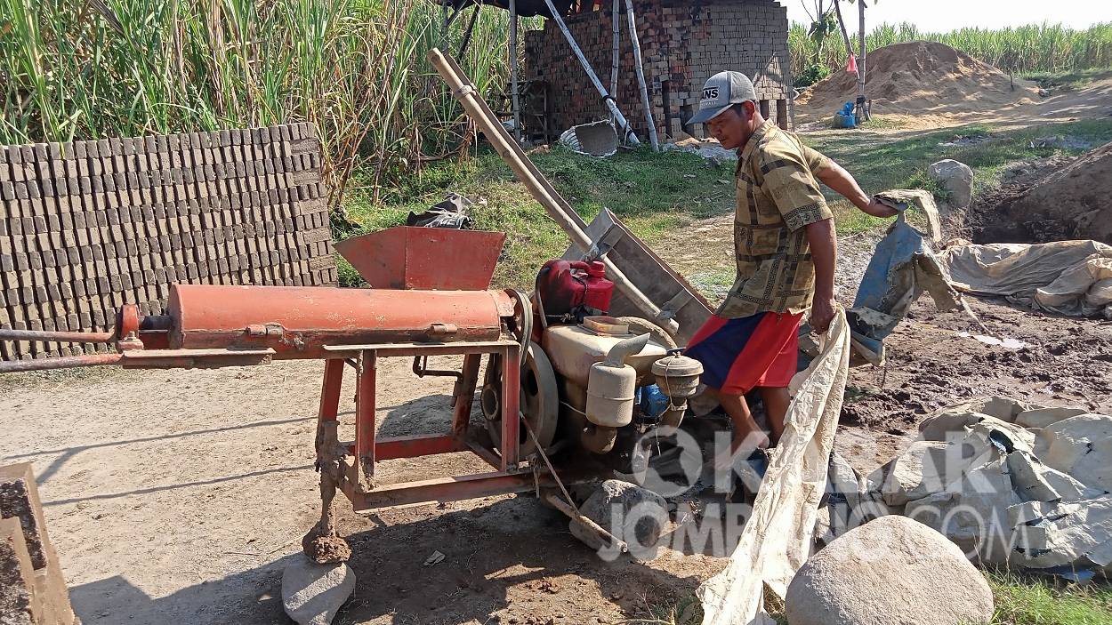 Maling Gentayangan di Jombang, Sasar Puluhan Roda Gerobak Pengrajin Bata