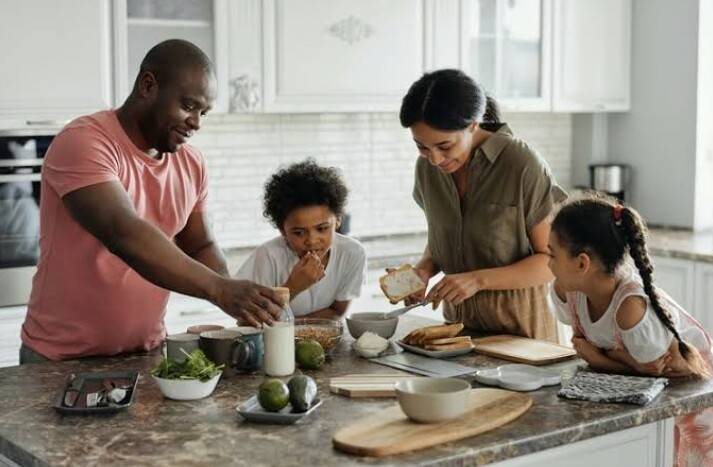 Kegiatan memasak bersama keluarga. Kabarjombang.com/Istimewa/