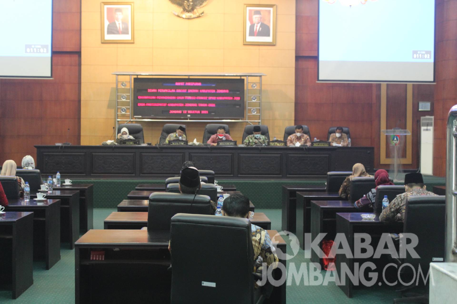 Rapat Paripurna DPRD Jombang, 8 Fraksi Sampaikan PU terkait P-APBD dan Dua Raperda
