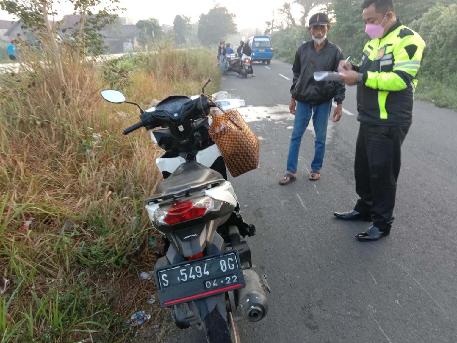 Gagal Mendahului, Pemotor Tewas Di Jalan Raya Desa Janti Jombang ...