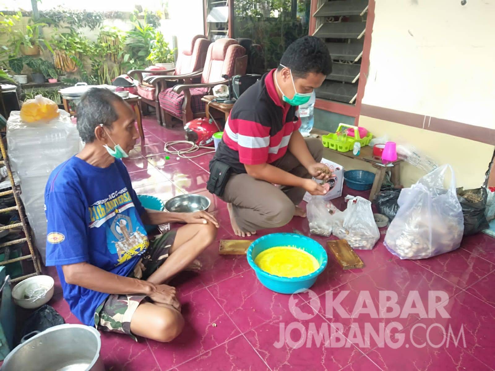 Warga Jombang Bagikan Jamu Covid-19, Resep Usai Istikhoroh dan Puasa