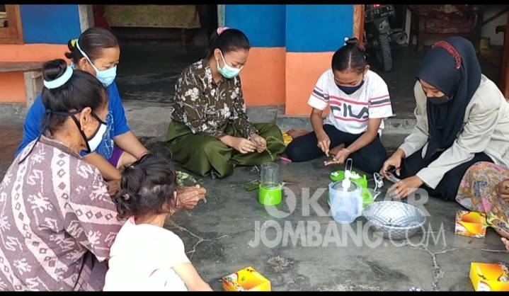 Covid-19, Jombang, Berita Jombang, PPKM, Mahasiswi Jombang, Kesehatan, hand sanitizer