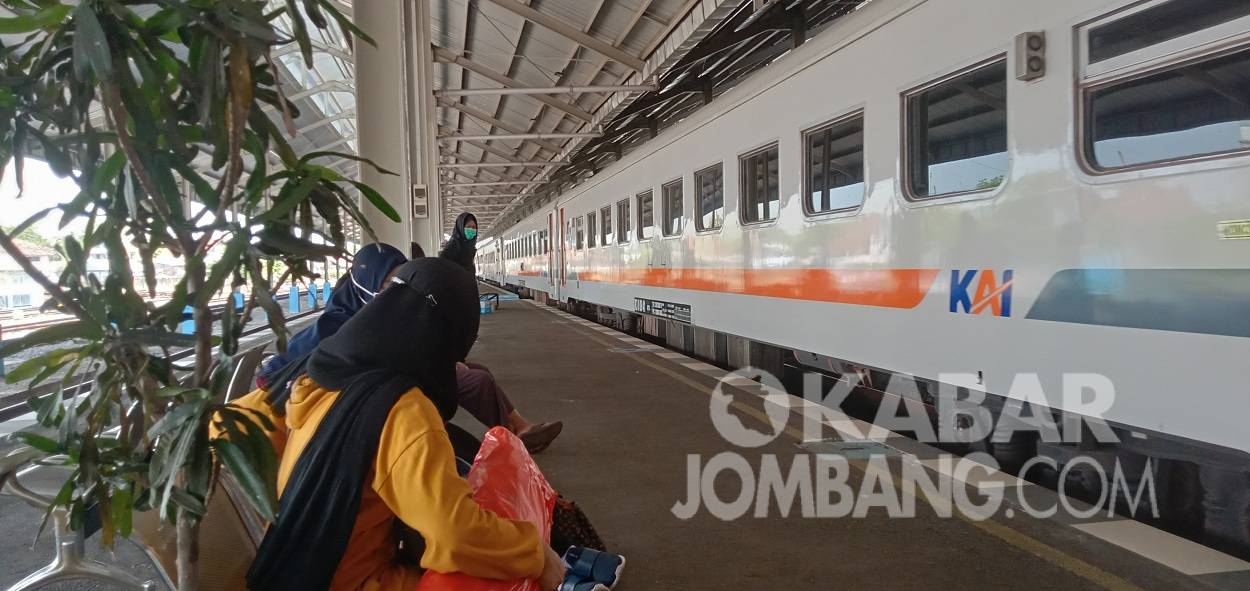 Selama PPKM, Penumpang Kereta Api di Stasiun Jombang Terjun Bebas