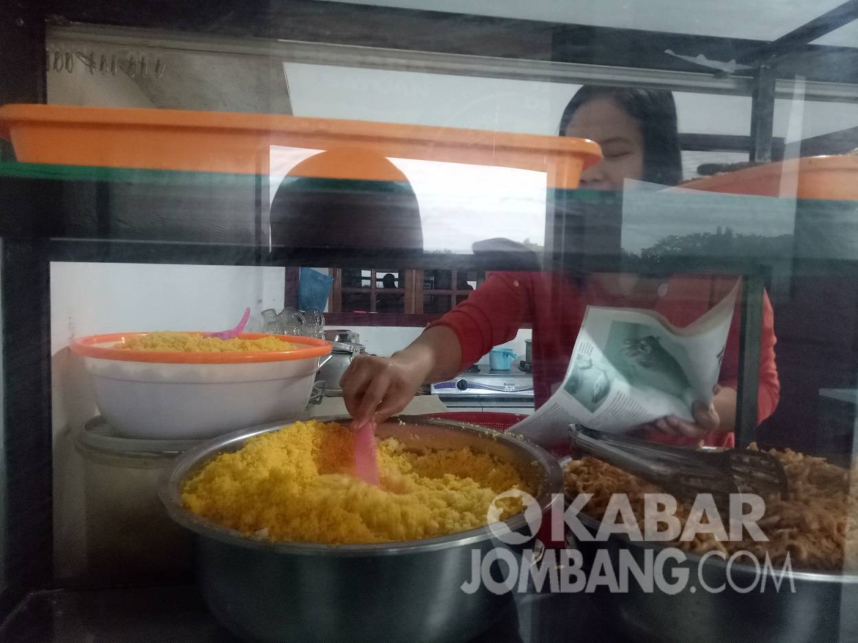 Harga Jagung Naik, Nasi Ampok di Kalijaring Jombang Tetap Jadi Andalan