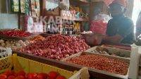 Daya Beli Turun, Harga Sembako di Pasar Mojoagung Terjun Bebas