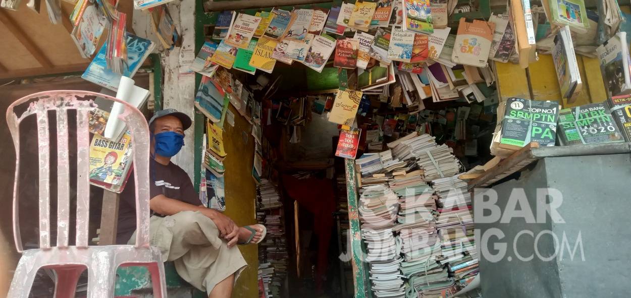 Penjual Buku Bekas di Jombang Nyaris Gulung Tikar