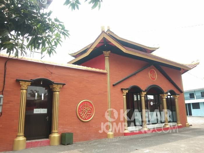 Mushola di Jarak Kulon, Kecamatan Jogoroto, Kabupaten Jombang memiliki arsitektur Tionghoa. KabarJombang.com/Ziyadatul Imaniyah/