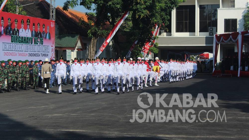 Pelaksanaan Upacara Kemerdekaan Republik Indonesia ke 76 di Kabupaten Jombang, Selasa (17/8/2021). KabarJombang.com/Daniel Eko/