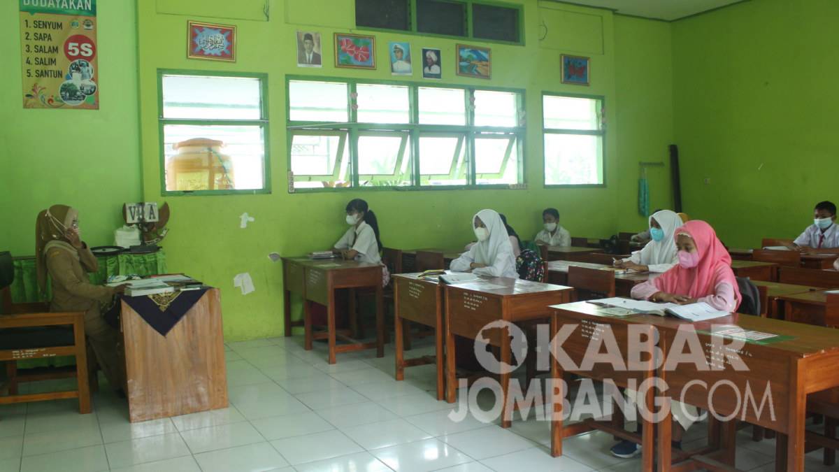 PTM dilakukan secara serentak di Kabupaten Jombang, siswa baru antusias. Senin (13/9/2021). KabarJombang.com/Daniel Eko/