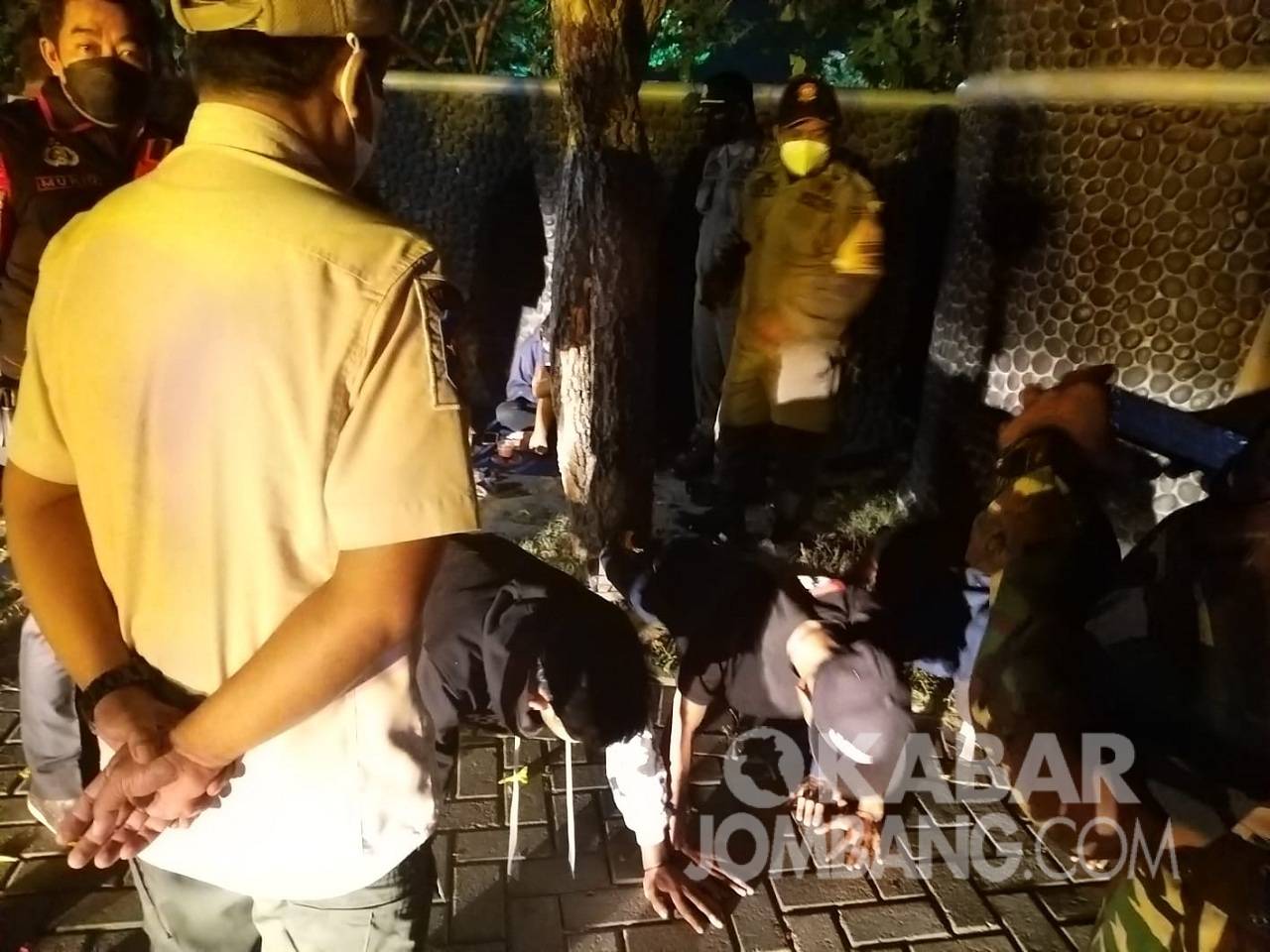 Jombang Bersiap PPKM Level 2, Polisi Terpaksa Bubarkan Tiga Pengunjung Warkop